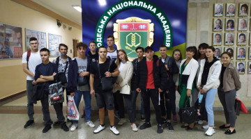 Вітаємо наш перший курс. Ласкаво просимо в нашу сім’ю!