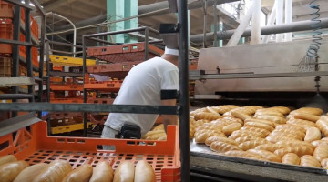 Викладачі ОНТУ кафедри Економічної теорії та фінансово – економічної безпеки доц. Работін Ю.А., доц. Згадова Н.С. та здобувачі кафедри відвідали Одеський хлібзавод №4.